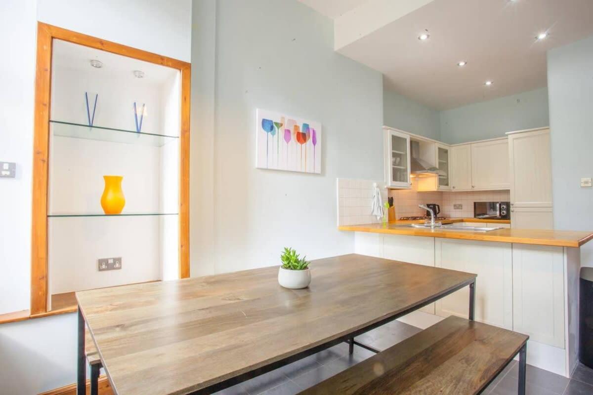 Modern, Light-Filled And Sleek West End Apartment 글라스고 외부 사진